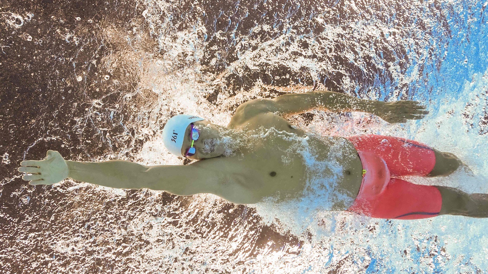 新疆男篮八强战横扫曼联，赵继伟砍下18记关键球，全场沸腾的简单介绍